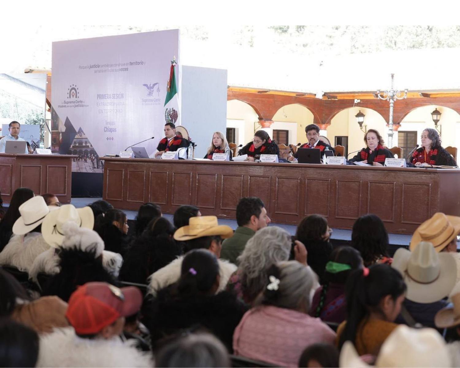 Histórico: TEECH asiste a la Primera Sesión Itinerante de la SCJN en Tenejapa, Chiapas